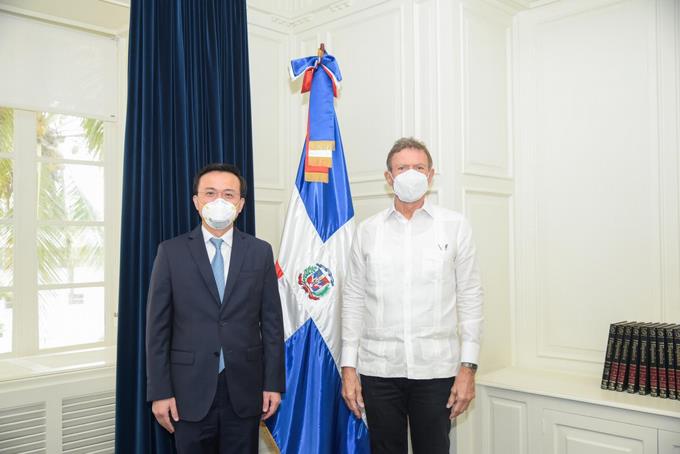 En espera de lo acontecido en la reunión que sostuvo el canciller Roberto Álvarez, con en el embajador Zhang Run de China