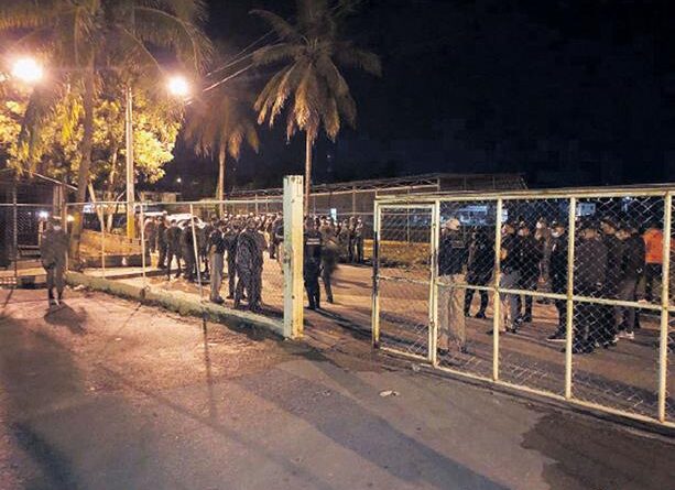 Comando oficial y fuerzas militares expertas, toman control de la cárcel de La Victoria
