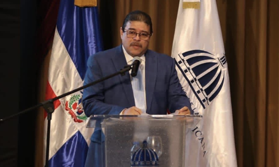 Ministro de Deportes Francisco Camacho denuncia “nominillas” en el Ministerio