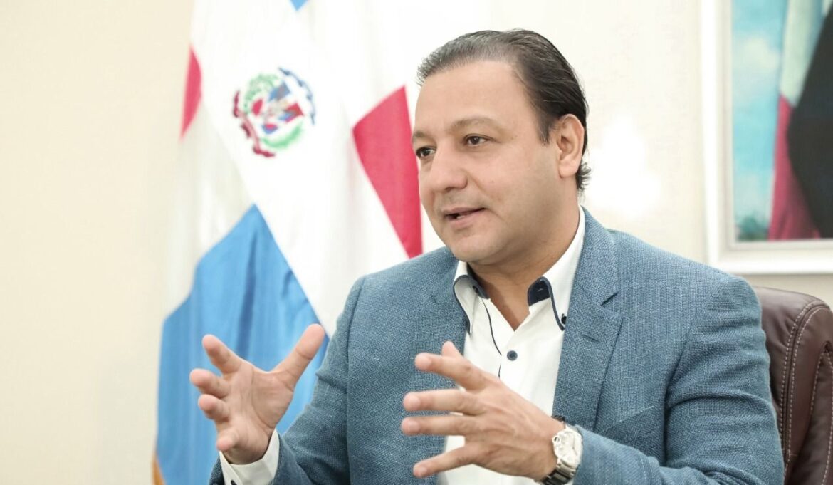Alcalde de Santiago suspende jornada de vacunación tras desautorización de SP