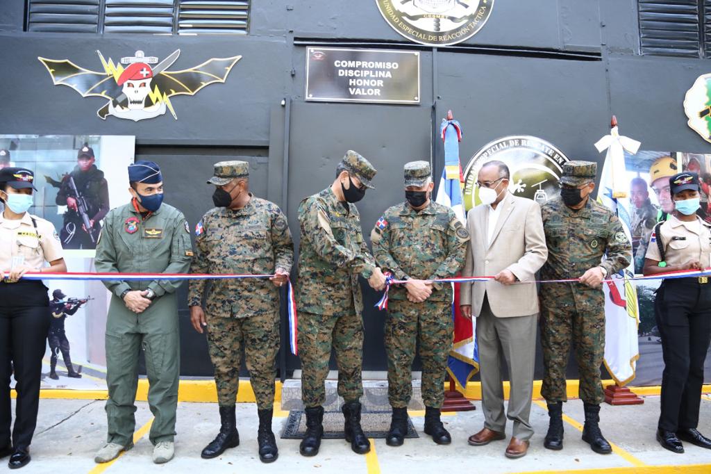 Ministro de Defensa inaugura las remozadas instalaciones del CESMET