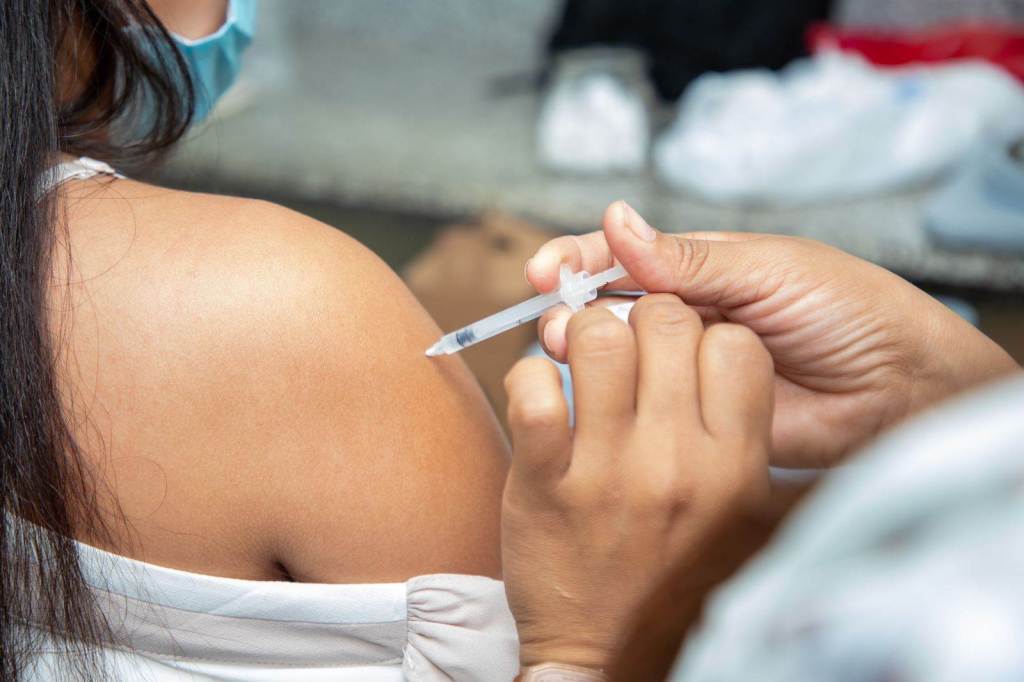 Ministro de Salud Pública, Daniel Rivera se reunirán mañana para decidir sobre el inicio de la vacunación contra la covid-19 a los niños de entre 5 y 11 años