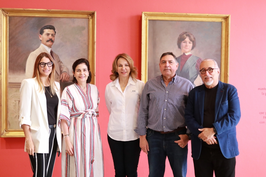 Ministra de Cultura y Centro León se reúnen para tratar maneras de impulsar museos