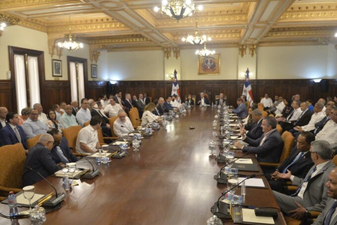 Presidente Luis Abinader encabeza  un Consejo de Gobierno ampliado en el Palacio Nacional sin que hasta el momento se conozca el tema de agenda