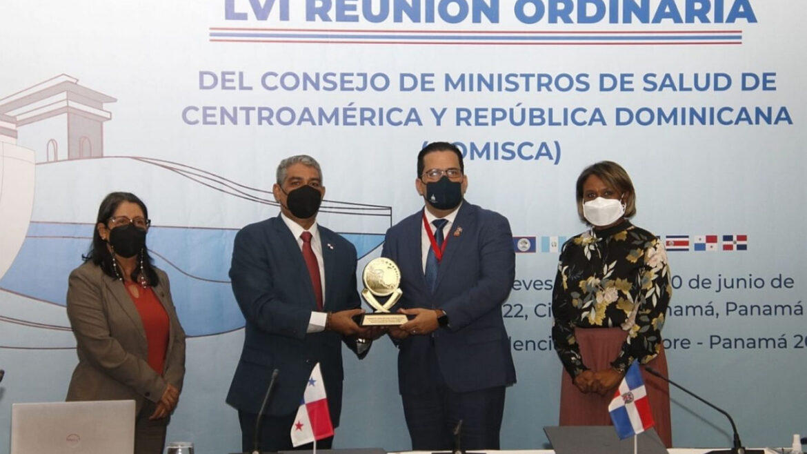 La LVI Reunión Ordinaria del COMISCA, el doctor Daniel Rivera, ministro de Salud de República Dominicana, felicitó al Ministerio de Salud de Panamá por la gestión al frente del organismo del COMISCA y consideró como un reto asumir los destinos del organismo