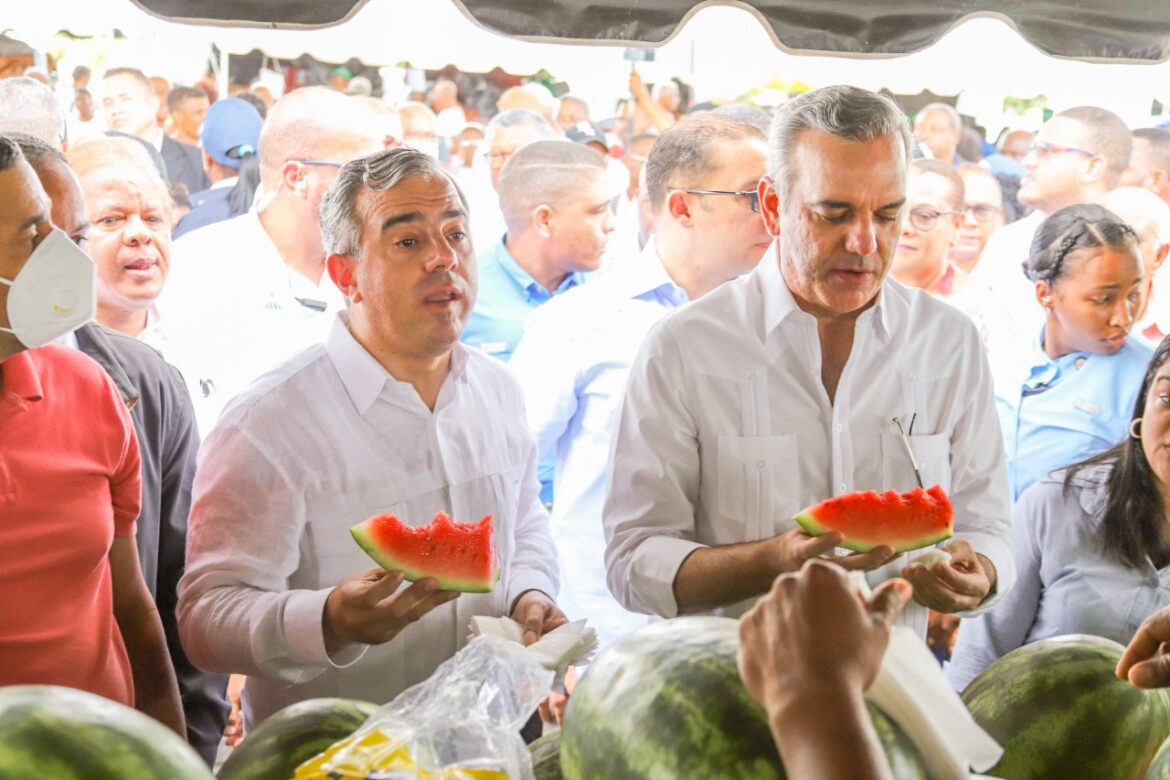 Presidente Luis Abinader afirma que ha duplicado las ayudas sociales en favor del pueblo dominicano durante visita a Feria del Inespre