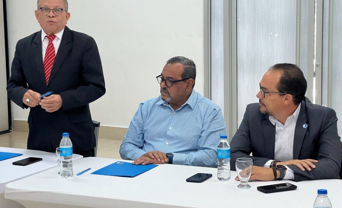 MICM, AIREN Y CDEF firman protocolo de familia con empresas Ola Pollo