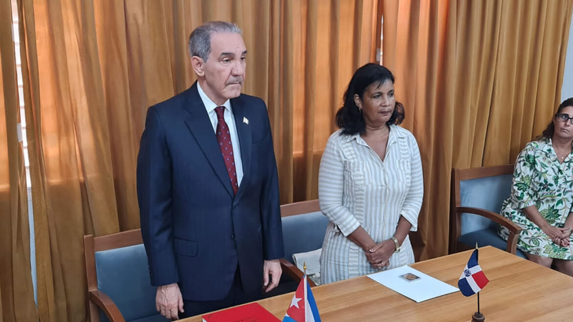 Ministro de Educación Superior, Ciencia y Tecnología sostiene encuentro con rectora de la Universidad de La Habana