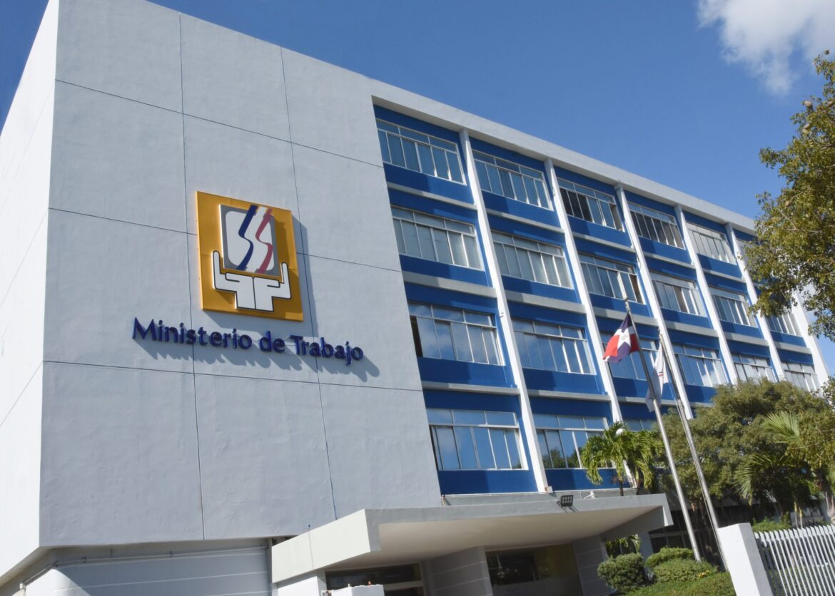 Ministerio de Trabajo invita a jornadas de empleo para Montecristi, Santo Domingo Oeste, La Vega y La Romana