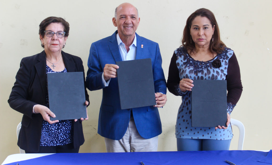 CTC y Ministerio de la Mujer firman acuerdo contribuirá a formación niñas y mujeres de Salcedo