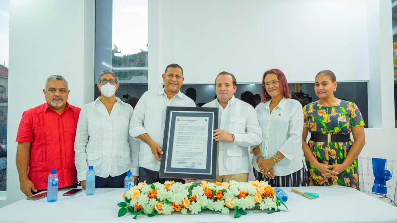 Ministro Paliza es declarado “Hijo Adoptivo” en Santa Bárbara de Samaná