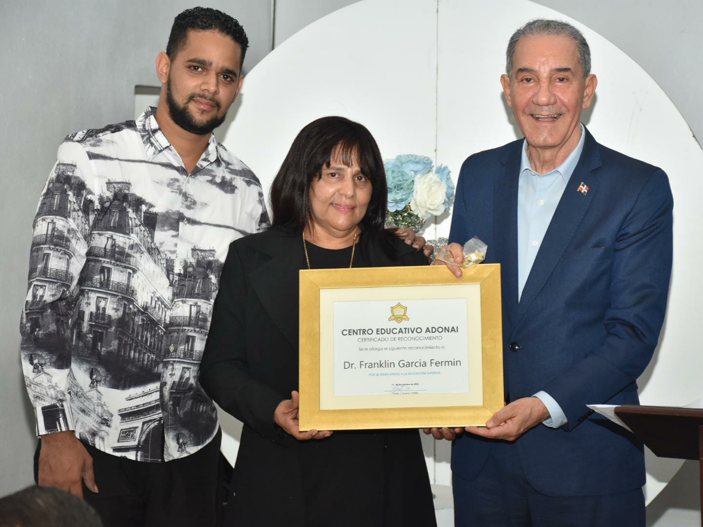 Ministro del MESCyT recibe reconocimientos por sus aportes a la educación dominicana