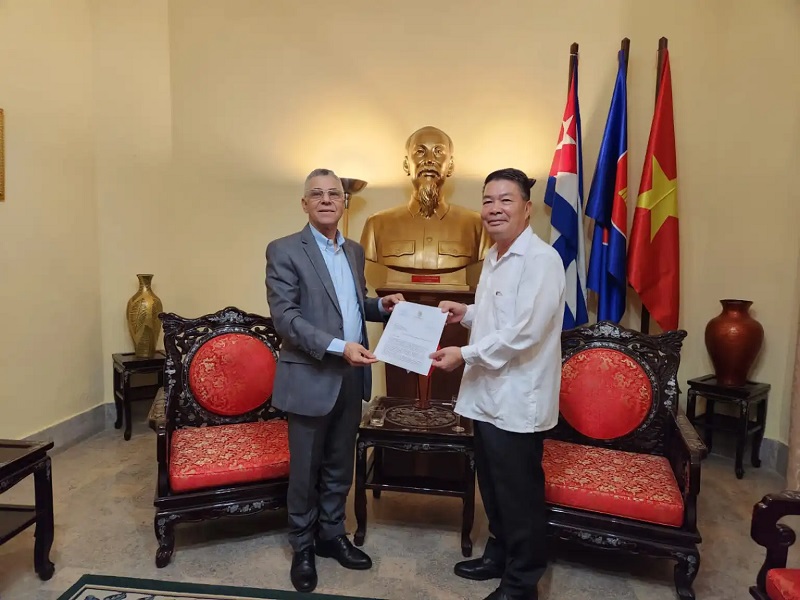 Alcalde Manuel Jiménez, y el embajador Le Thanh Tung Vietnam remozará plaza Ho Chi Min en SDE