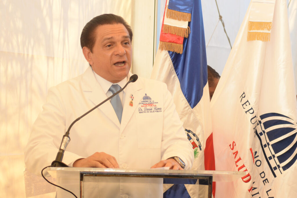 Ministro de Salud Daniel Rivera dijo gasto en haitianos puede ser de unos 10 mil millones este año