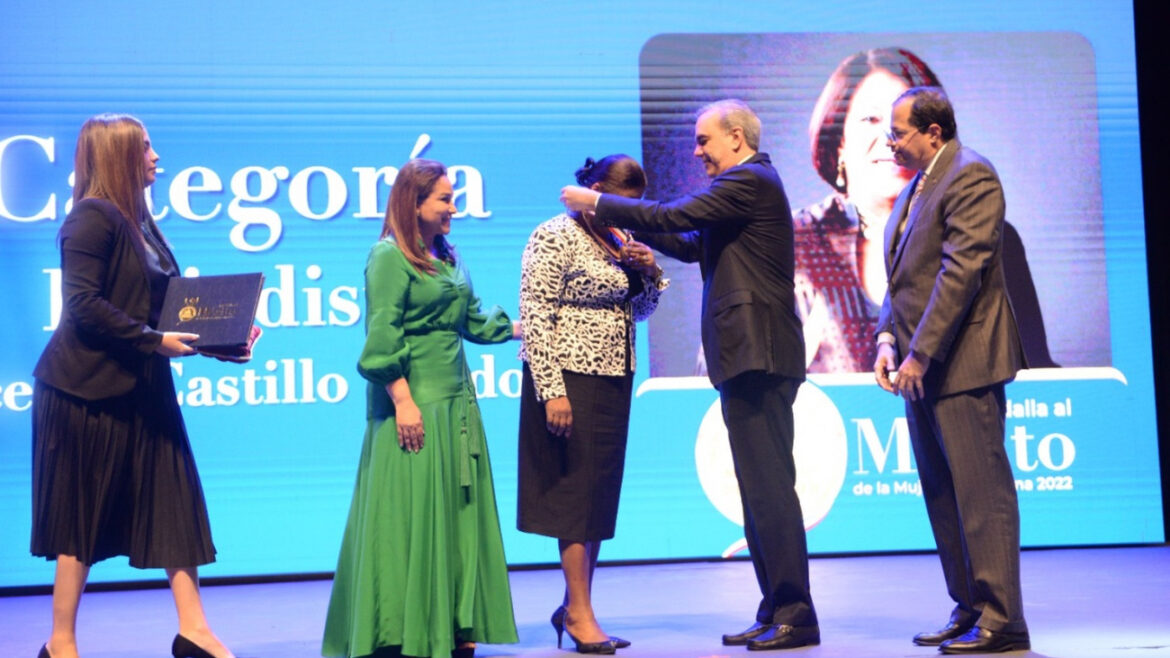 Ministerio de la Mujer inicia convocatoria a Medalla al Mérito de la Mujer Dominicana 2022