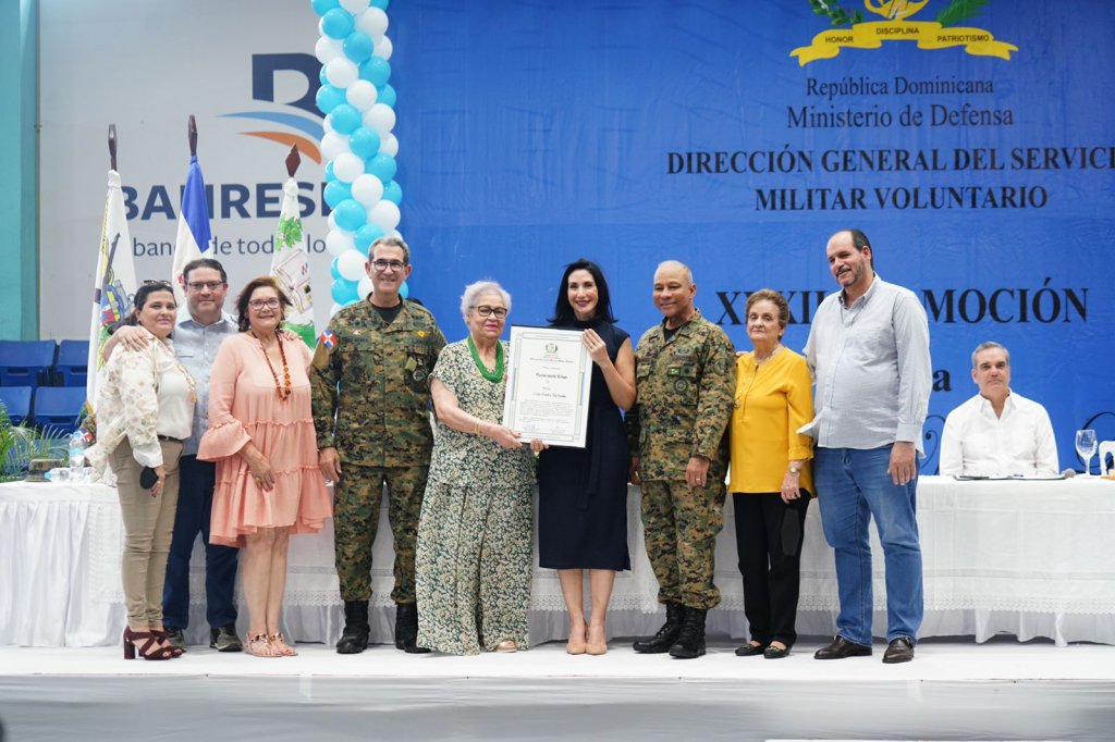 Ministerio de Defensa realizó homenaje póstumo a doña Zaida Lovatón