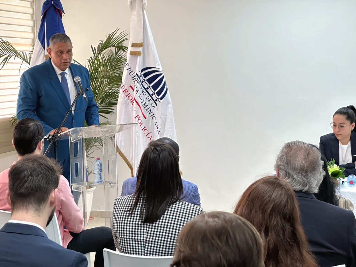 Ministro Jesús Vásquez exhorta a colaborar con seguridad ciudadana