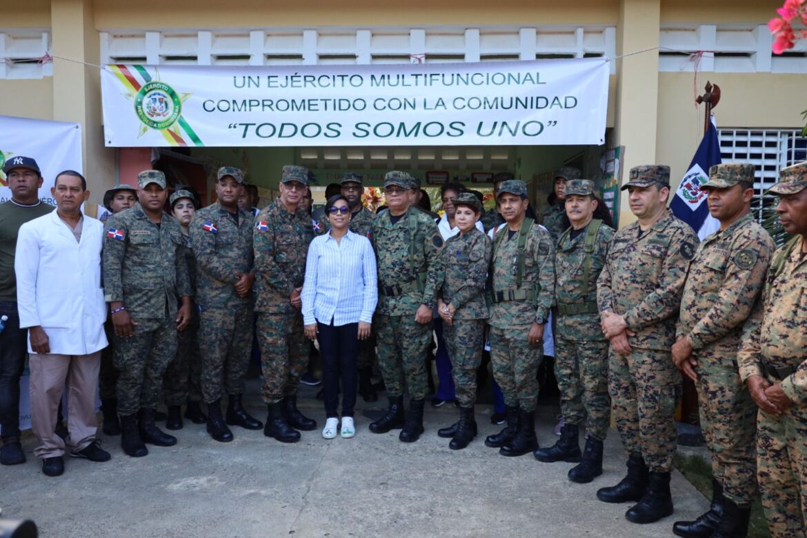 Ejército de RD realiza operativo médico  en Santa María, Montecristi