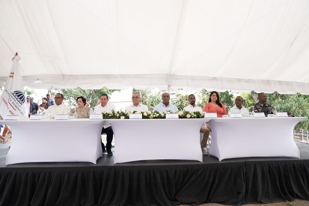 Energía y Minas inaugura servicio eléctrico para residentes en La Culebra, El Seibo