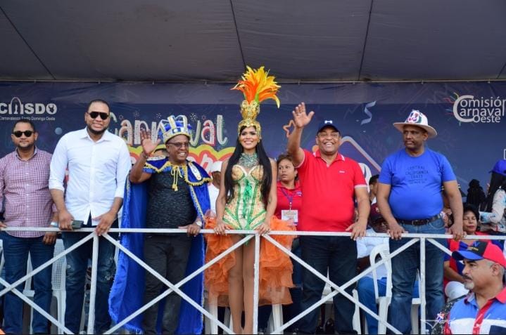 Alcalde José Andújar resalta orden y organización del carnaval del municipio SDO
