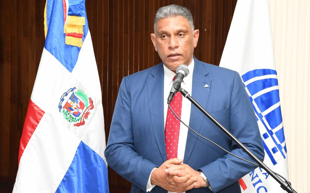Ministro Chú Vásquez anuncia reforma a los bomberos