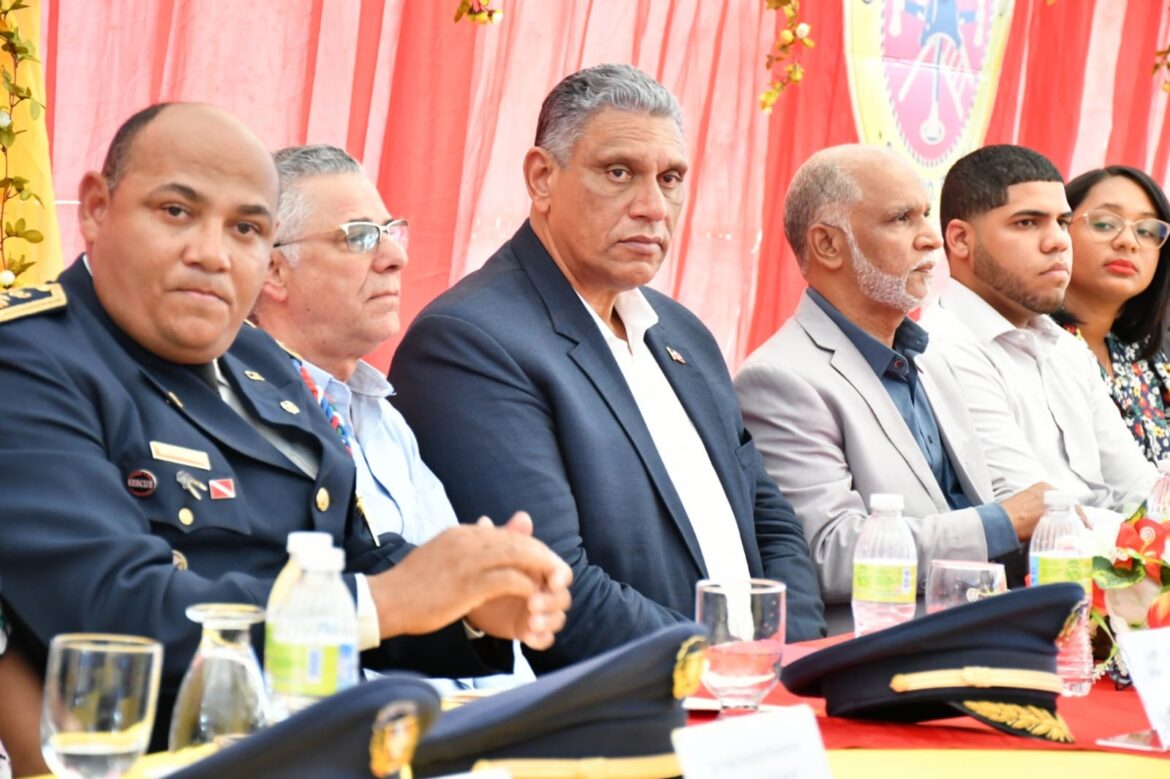 Ministro de Interior anuncia reforma cuerpos de bomberos para este año