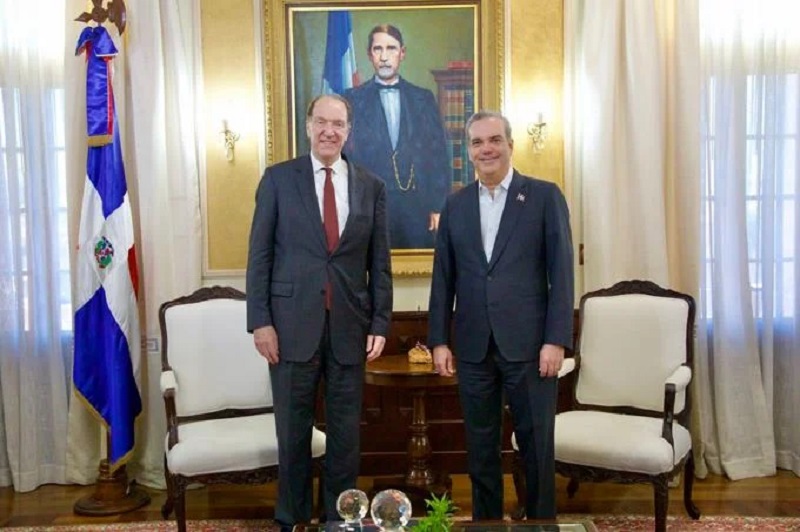 Luis Abinader se reunió en pivado con el presidente del Banco Mundial