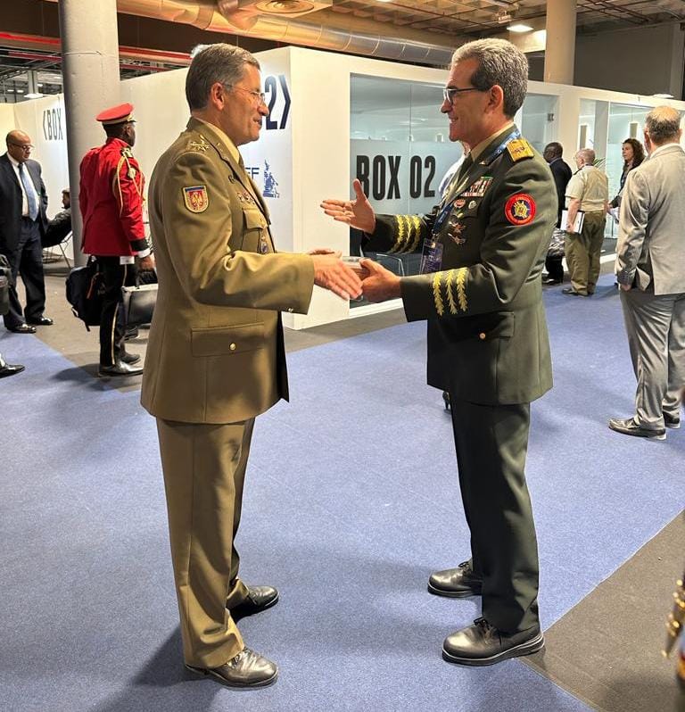 Ministro de Defensa Díaz Morfa se reúne con alto mando militar de España
