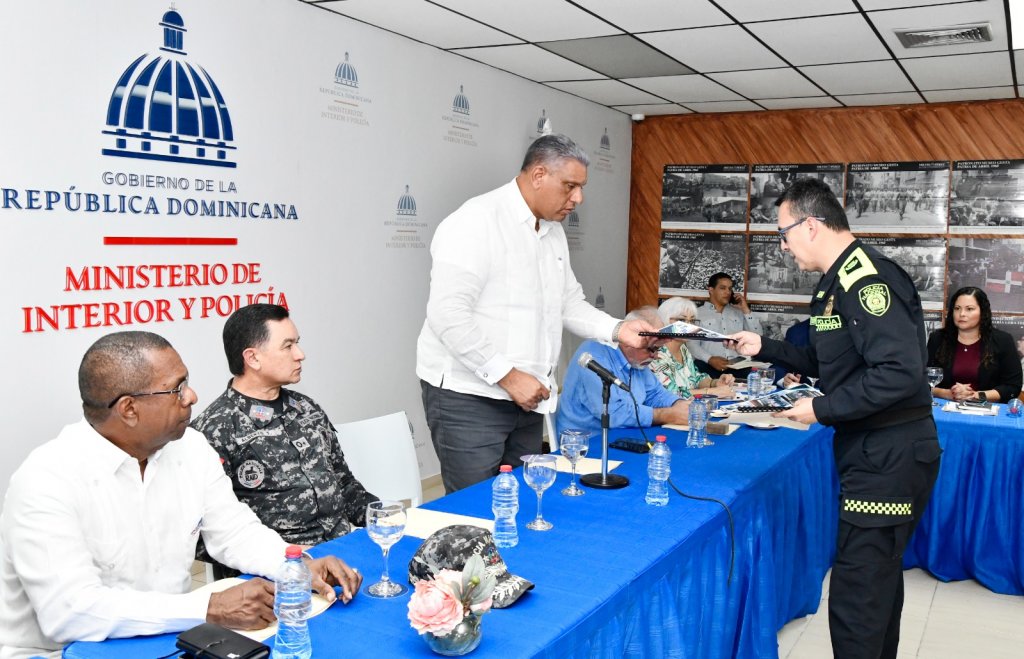 Ministro Jesús Vásquez valora soporte policía colombiana en reforma policial