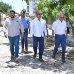 MOPC realiza asfaltado y construcción de aceras y contenes en el municipio SDE