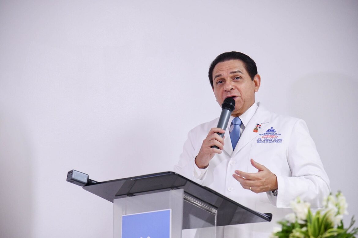 El ministro de Salud, Daniel Rivera, hace lo correcto en el manejo del brote del dengue  