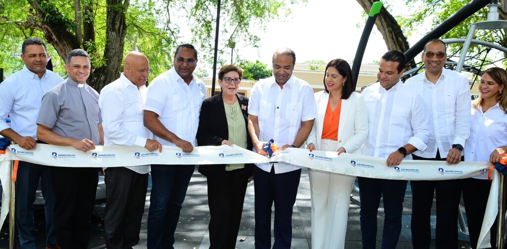 Banreservas y el Ayuntamiento de Salcedo inauguran Parque Elpidio Rojas