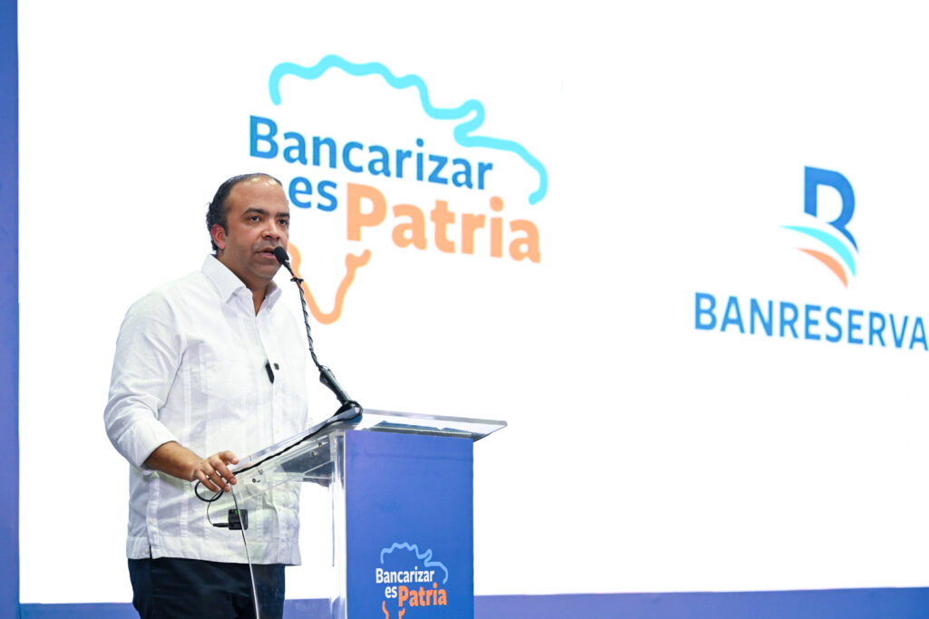 Banreservas respalda la inclusión financiera con Bancarizar es Patria