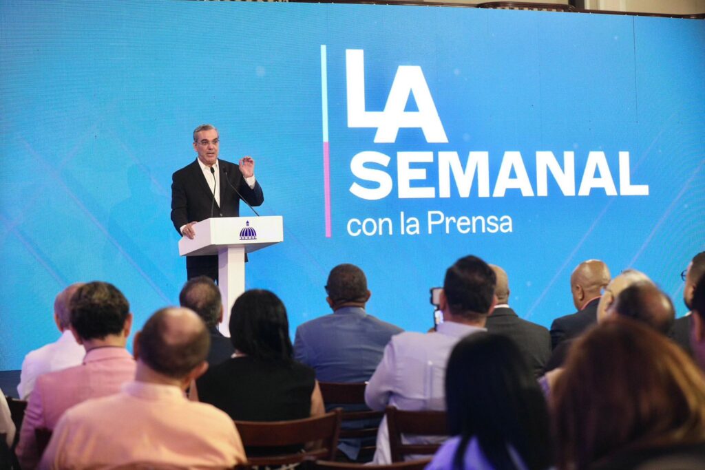 Presidente Abinader emite decretos proyectos de generación eléctrica tradicionales y fuentes tradicionales