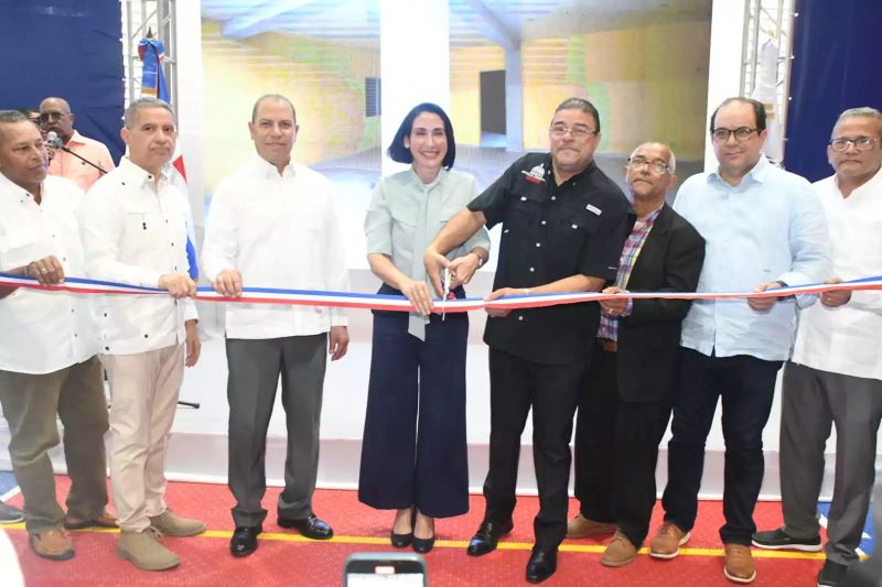 Raquel Arbaje y Camacho entregan Centro Deportivo Comunitario en Capotillo