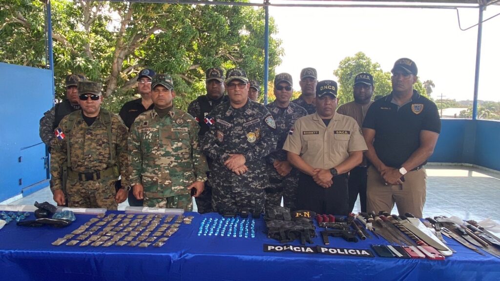 Operación Relámpago: PN, FFAA y MP ocupan drogas, armas de fuego, armas artesanales y personas detenidas en La Romana