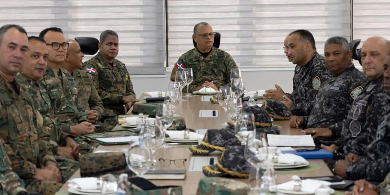 Comandante General del Ejército realiza reunión para fortalecer la Seguridad Ciudadana