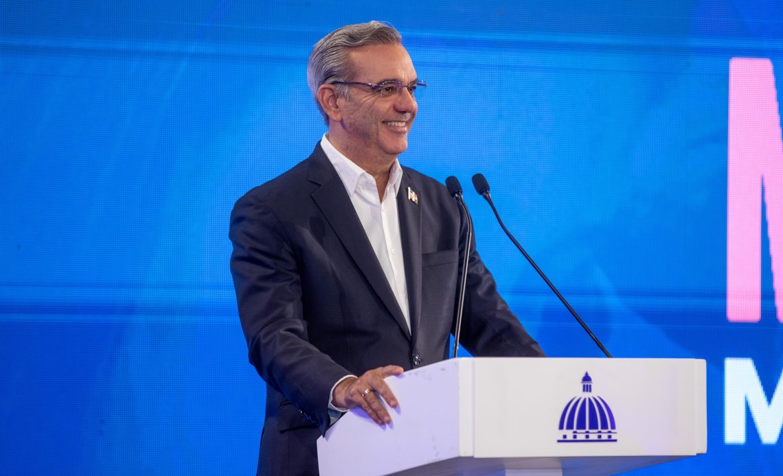 Presidente Abinader, figura como el tercer presidente con mejor desempeño en Latinoamérica
