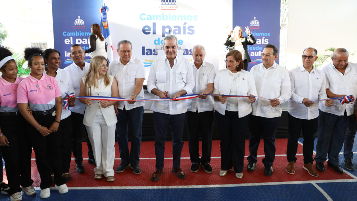 El presidente Abinader inaugura la Escuela de Formación Técnico Profesional Villa Suiza