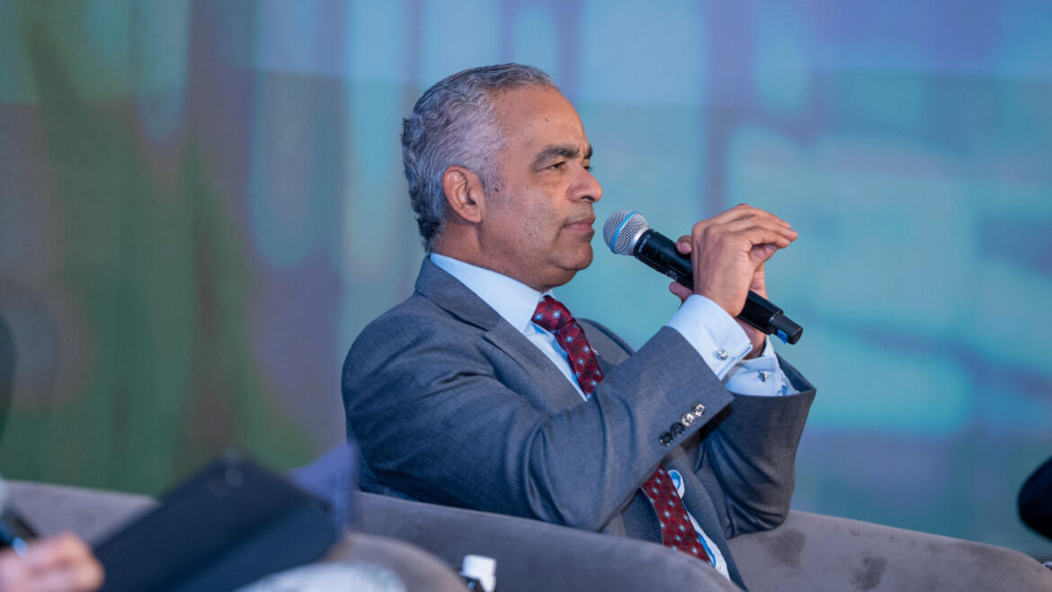 Ministro Joel Santos: “El 64 % de proyectos de energía renovable en RD es respaldado por sector financiero”