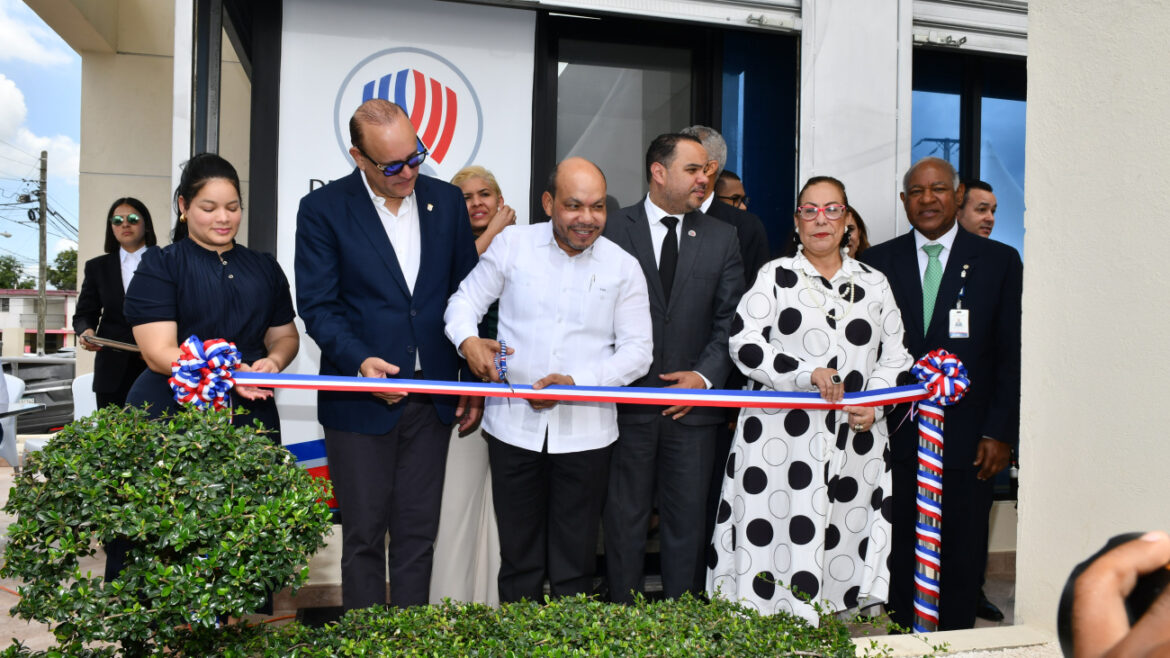 DGII y Defensor del Pueblo inauguran Oficina de Defensoría del Contribuyente en Santiago