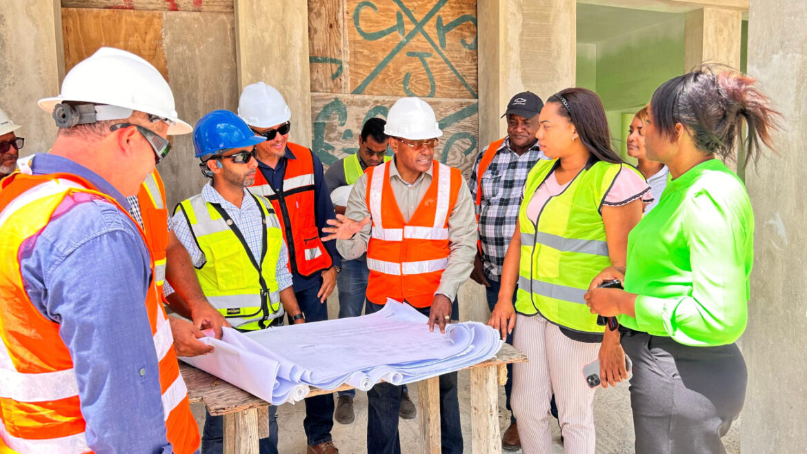 Dirección de Infraestructura Escolar inicia plan “Aulas 24/7” para reconstruir y remozar más de 1,000 aulas antes de agosto de 2025