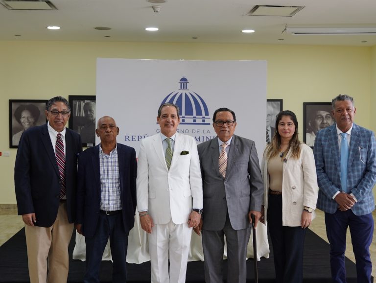 Cultura otorga a José Enrique García el Premio Internacional Pedro Henríquez Ureña
