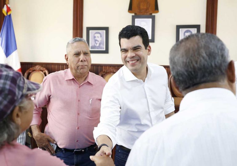 Wellington Arnaud se reune con comunitarios de Sajoma a quienes informa construcción de nuevo acueducto