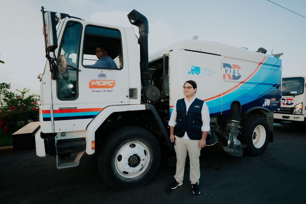 RD Vial inicia el Programa “Carreteras Limpias”en autopistas del país