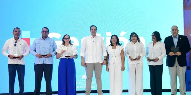 Ministro Victor Atallah reconoce con Excelencia Institucional a direcciones provinciales y programas por su gestión destacada