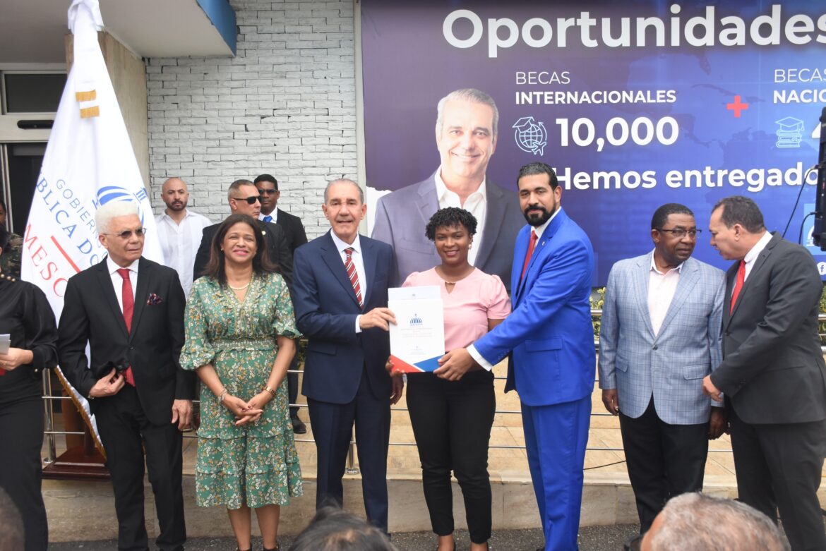 La educación superior en la República Dominicana avanza: MESCyT otorga 443 becas internacionales a estudiantes dominicanos