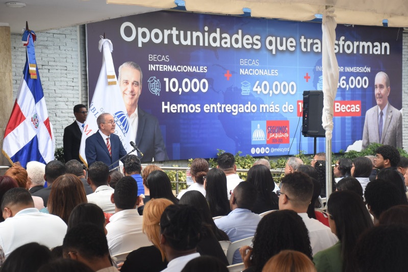 Mescyt ha entregado 1,710 becas internacionales a los jóvenes dominicanos este año