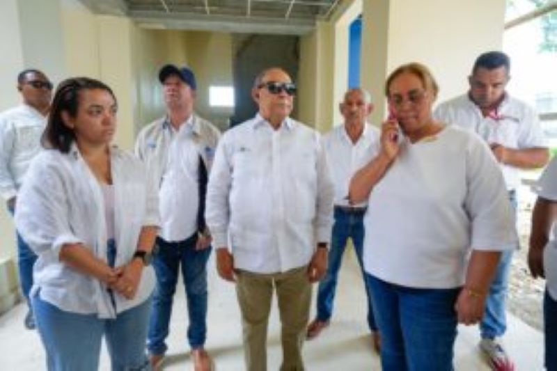 Santos Badía dice gobierno reafirma compromisos con San Cristóbal mediante supervisión avances de obras claves