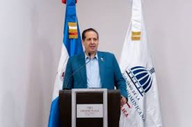 Ministro Victor Atallah expresa los desafíos del Programa de Medicamentos de Alto Costo